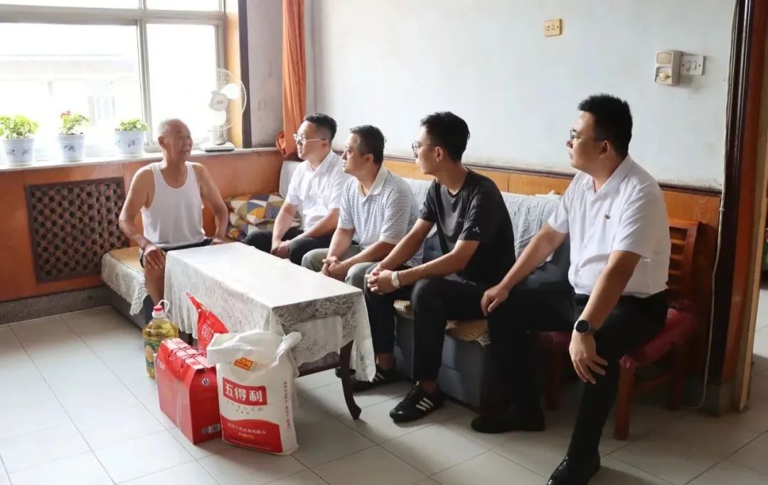致敬峥嵘岁月 | 海江集团开展“八一”建军节关怀慰问退役军人活动